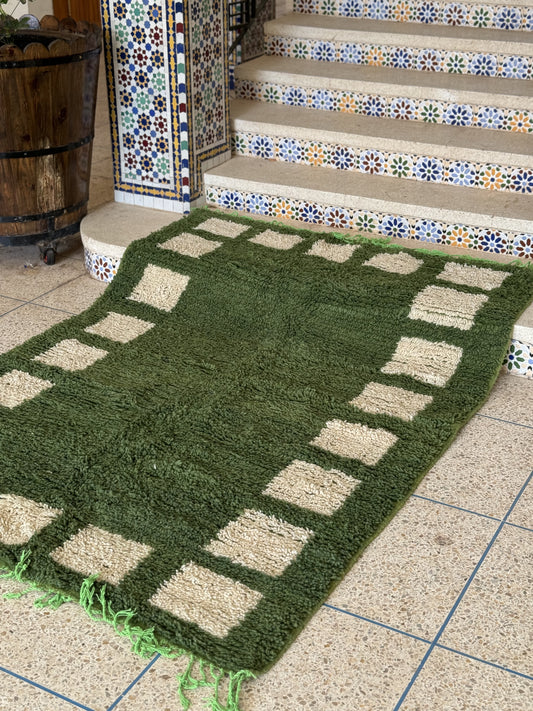 Olive Green Rug  5´ x 8´